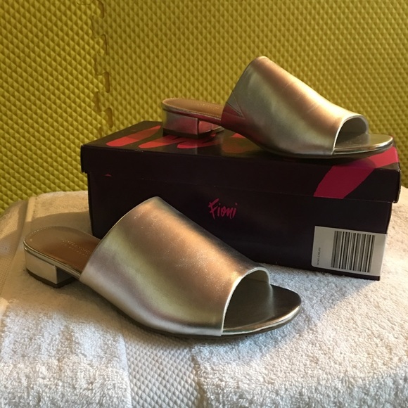 FIONI Clothing Shoes - 🌹🌹NWT Size 11 Sandals Absolutely Gorgeous Shoes